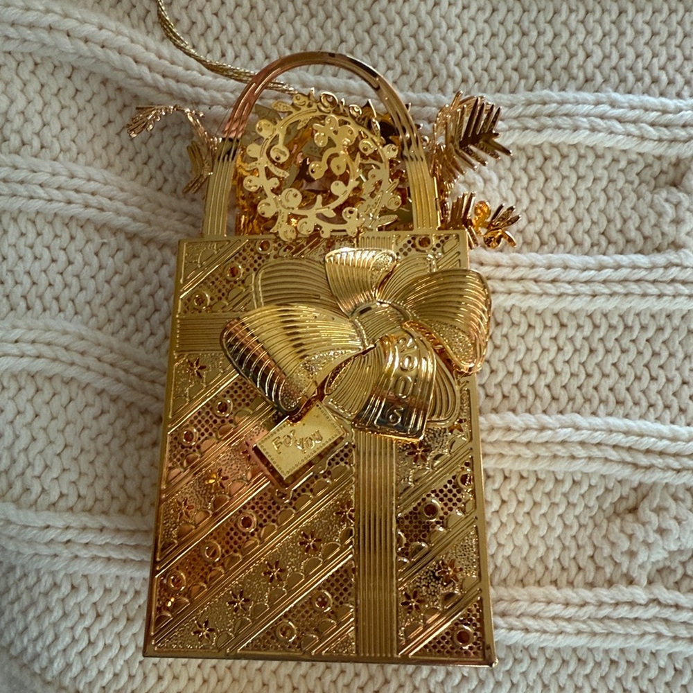Danbury Mint Gold Ornaments - Picture 4 of 6